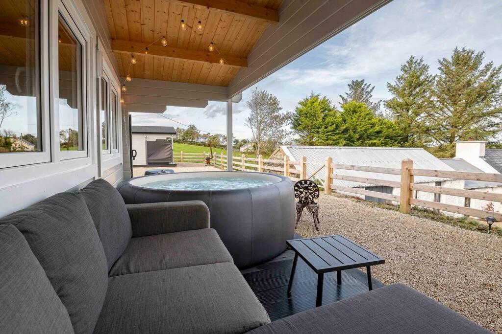 Luxury Log With Private Hot Tub & Sea Views Letterkenny